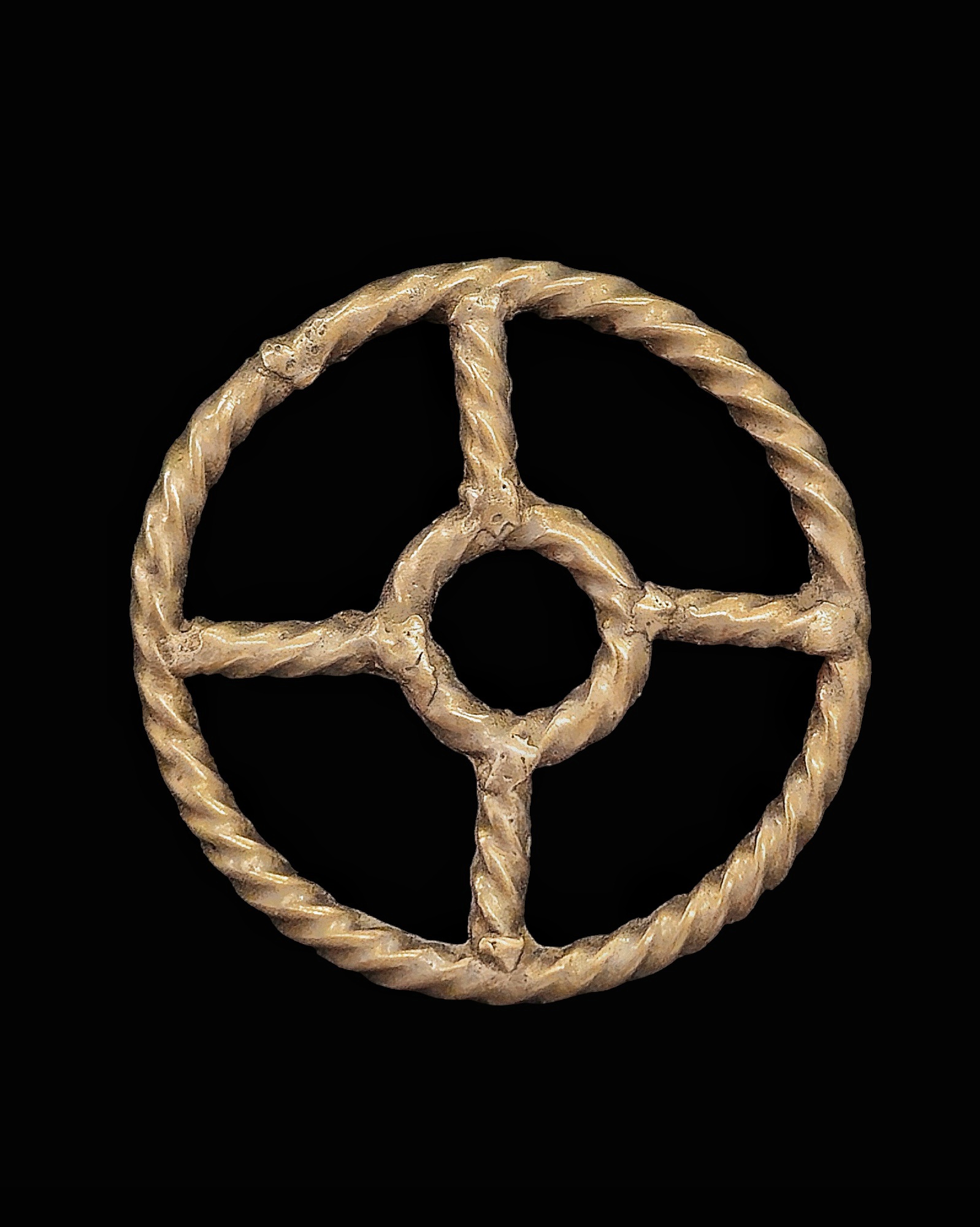 Late iron age gold, silver and copper alloy amulet