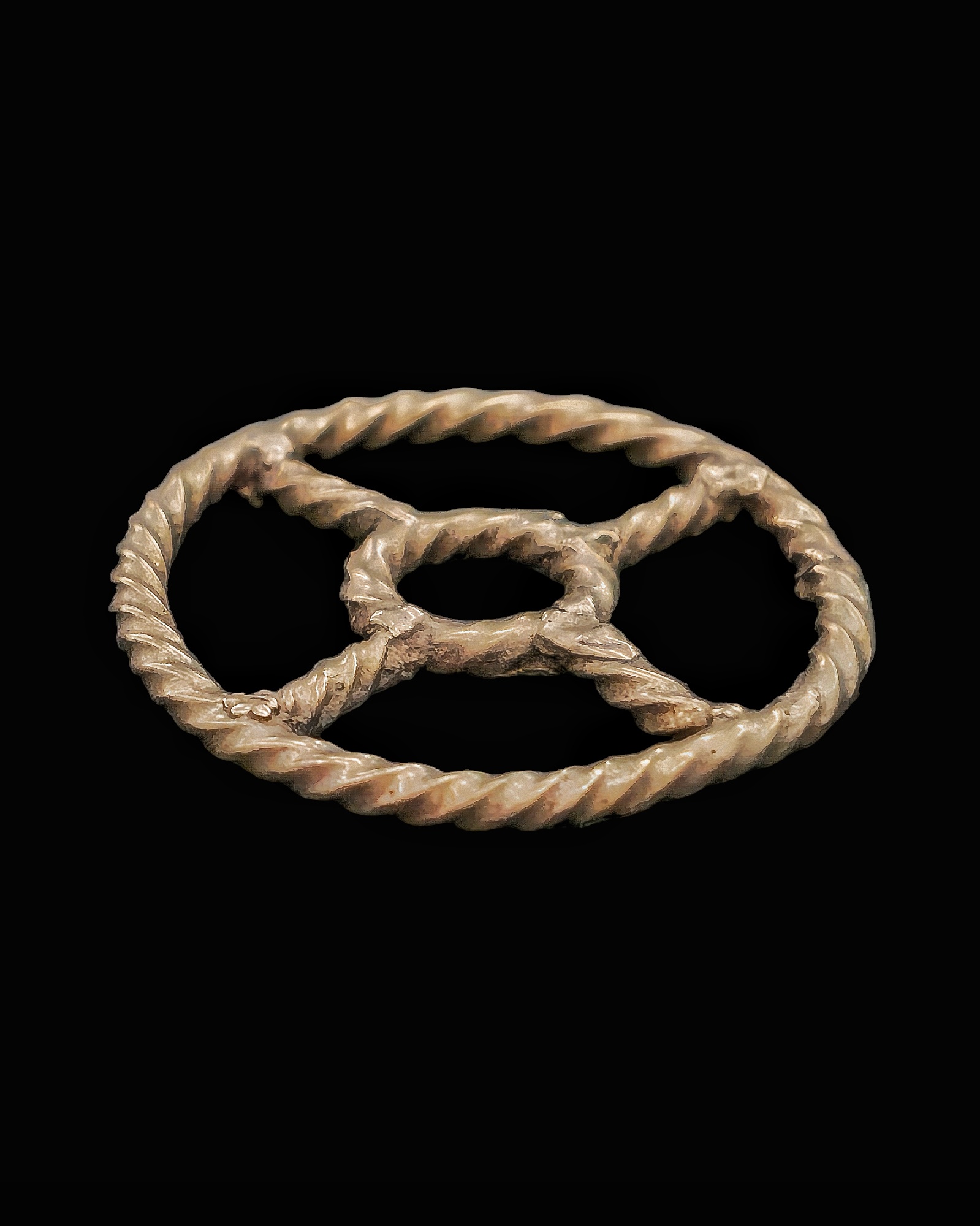 Late iron age gold, silver and copper alloy amulet - Image 3