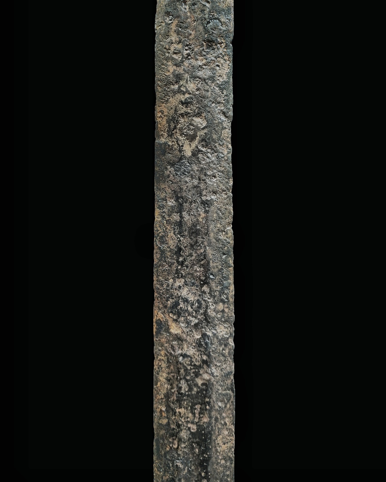 Migration period ceremonial sword with a gold grip - Image 3