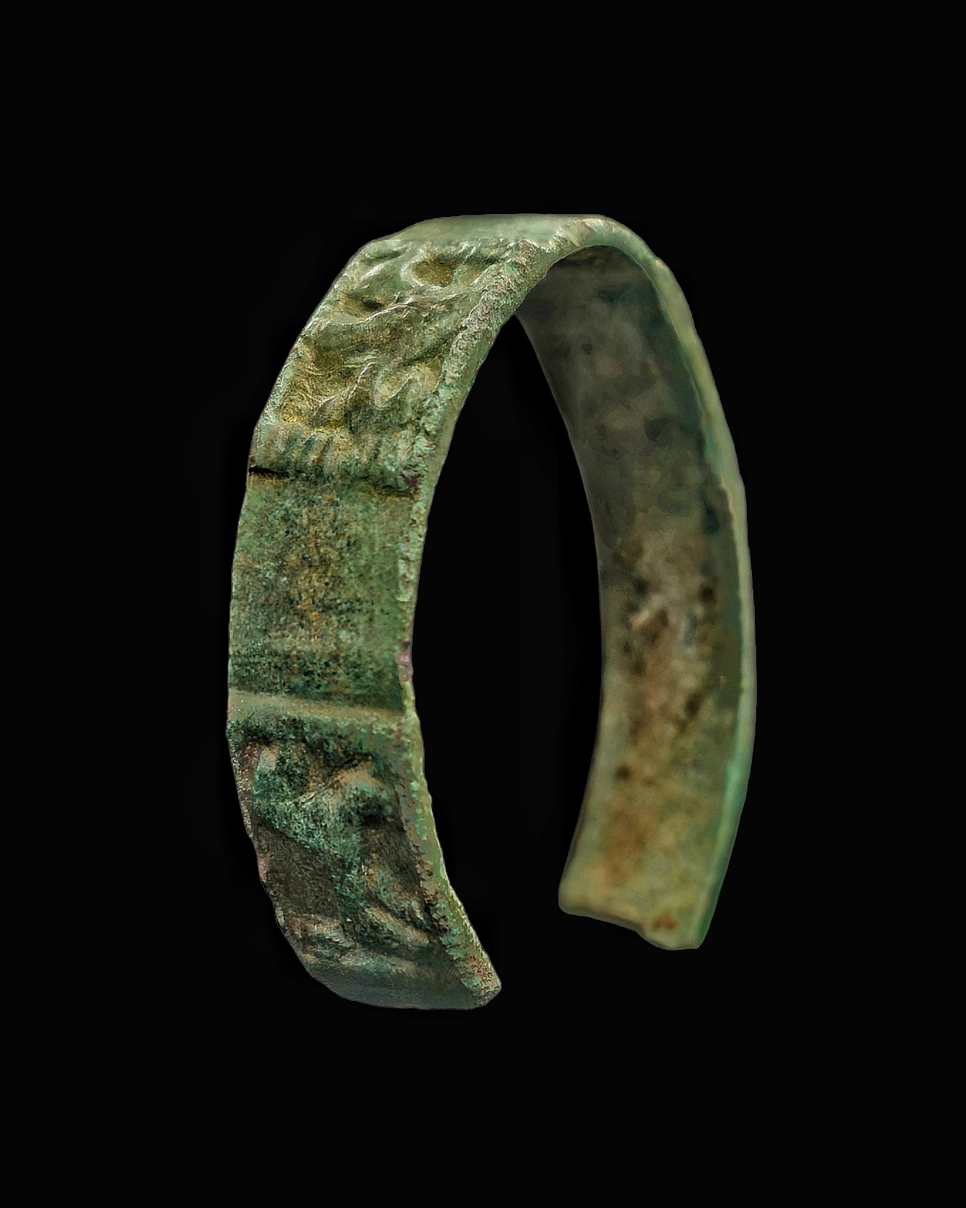 Viking period bronze bracelet - Image 2