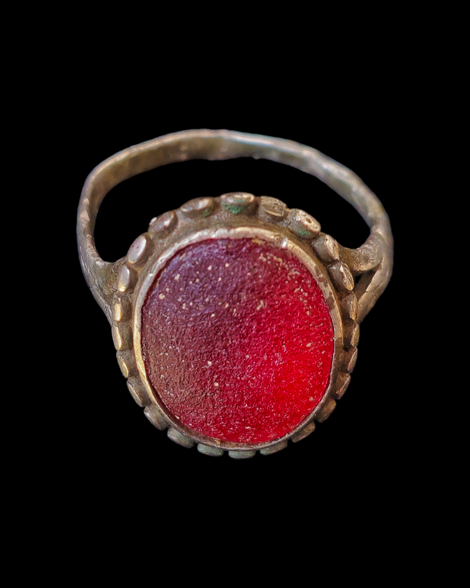 Late Renaissance silver ring with a red stone - Image 2