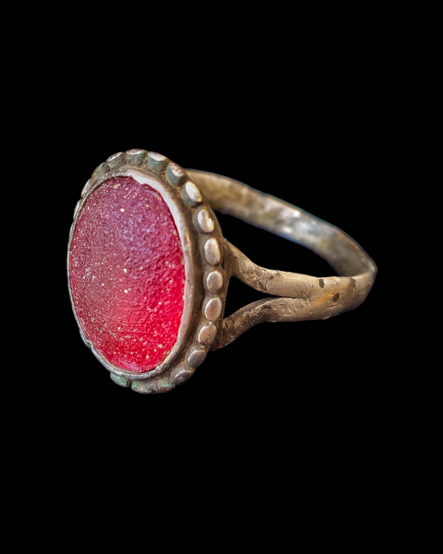 Late Renaissance silver ring with a red stone - Image 3