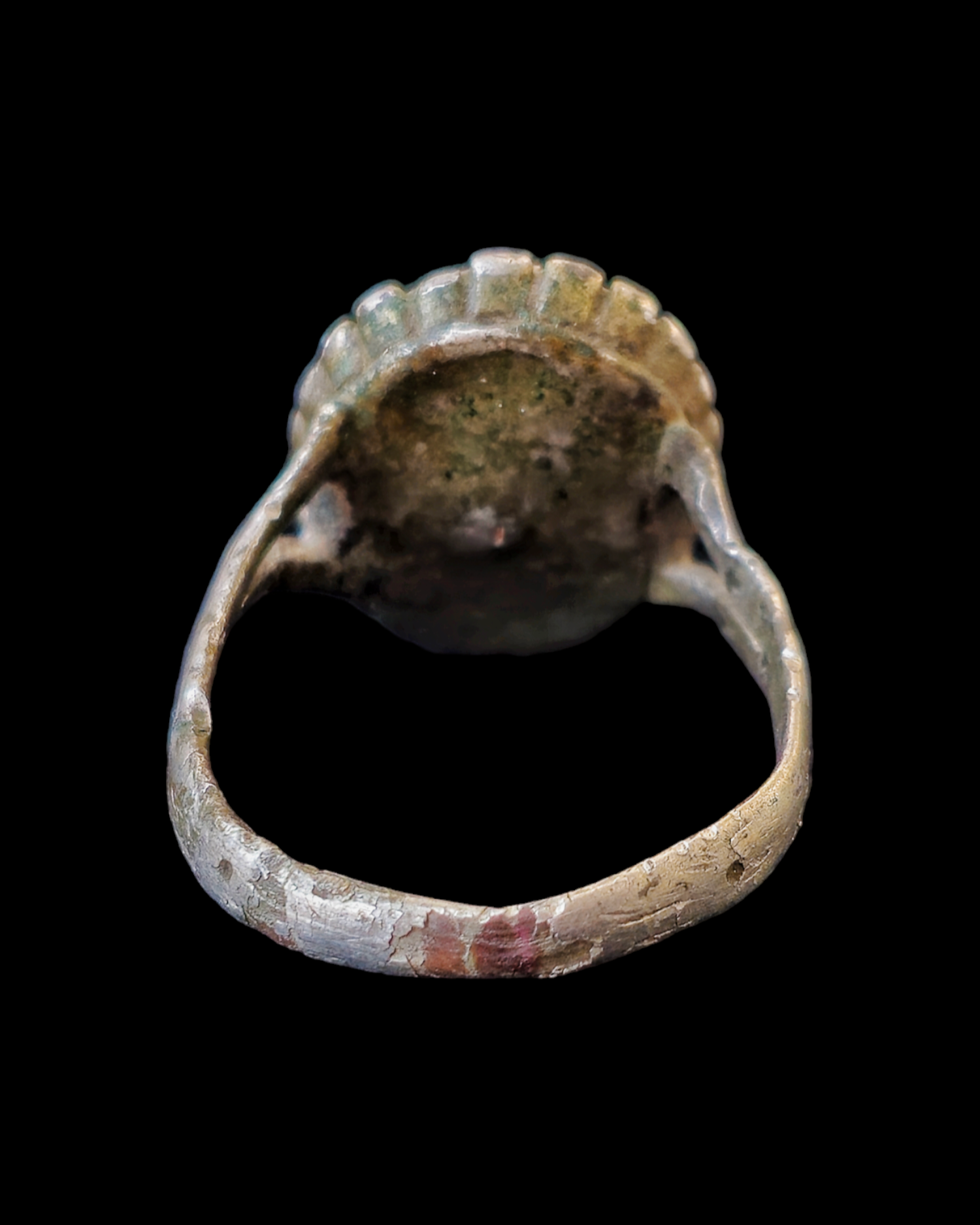 Late Renaissance silver ring with a red stone - Image 4