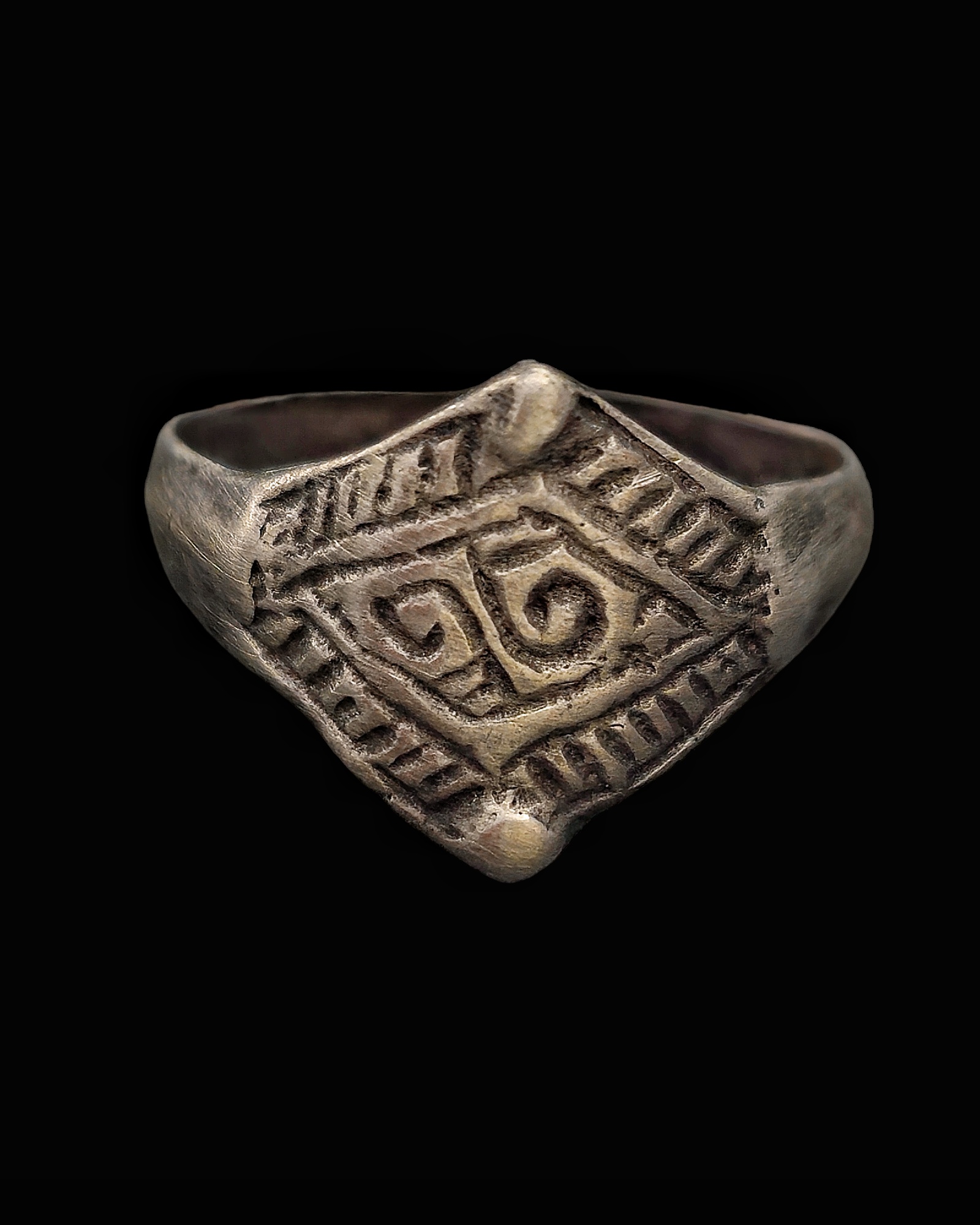 Viking period silver ring - Image 2