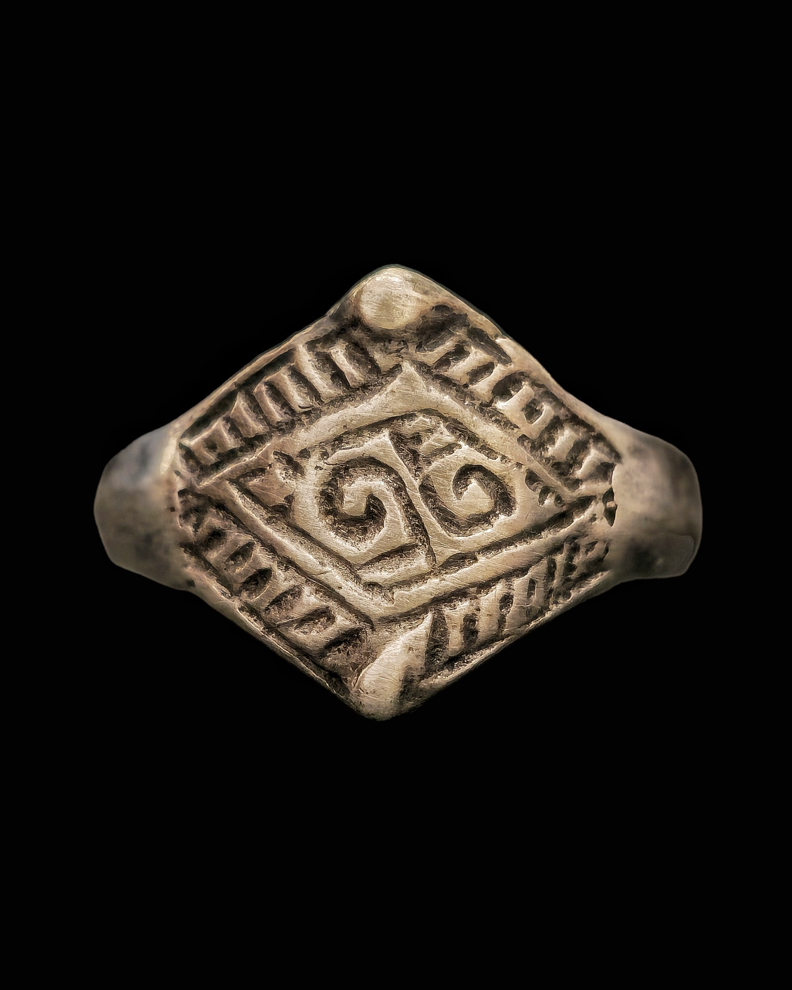 Viking period silver ring - Image 4