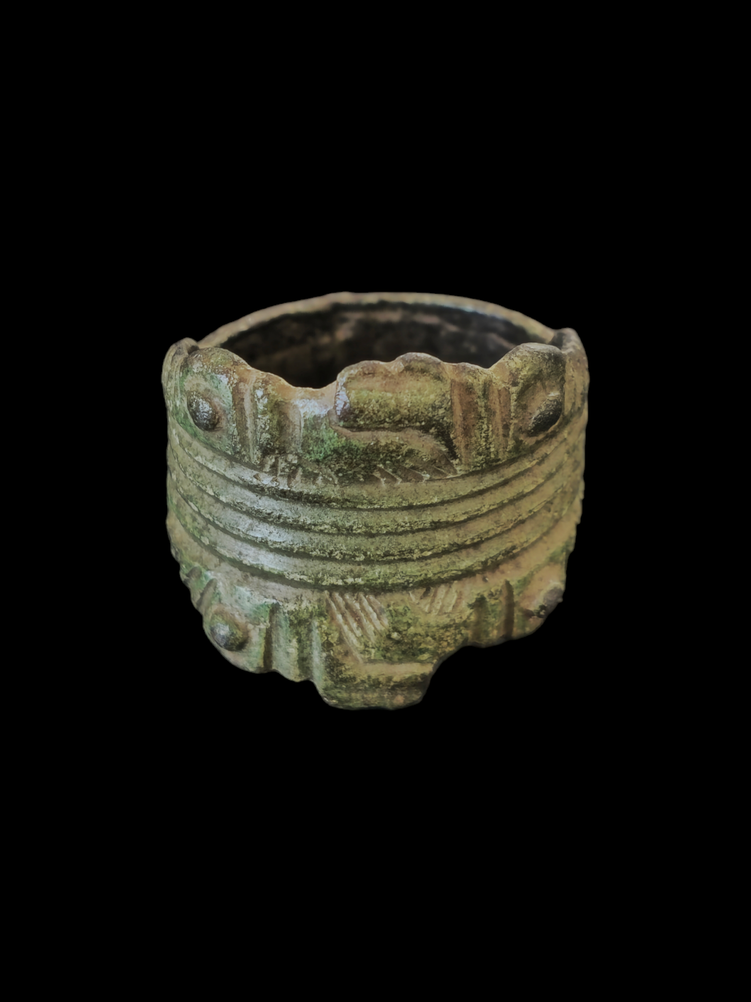 Viking period massive bronze ring - Image 2
