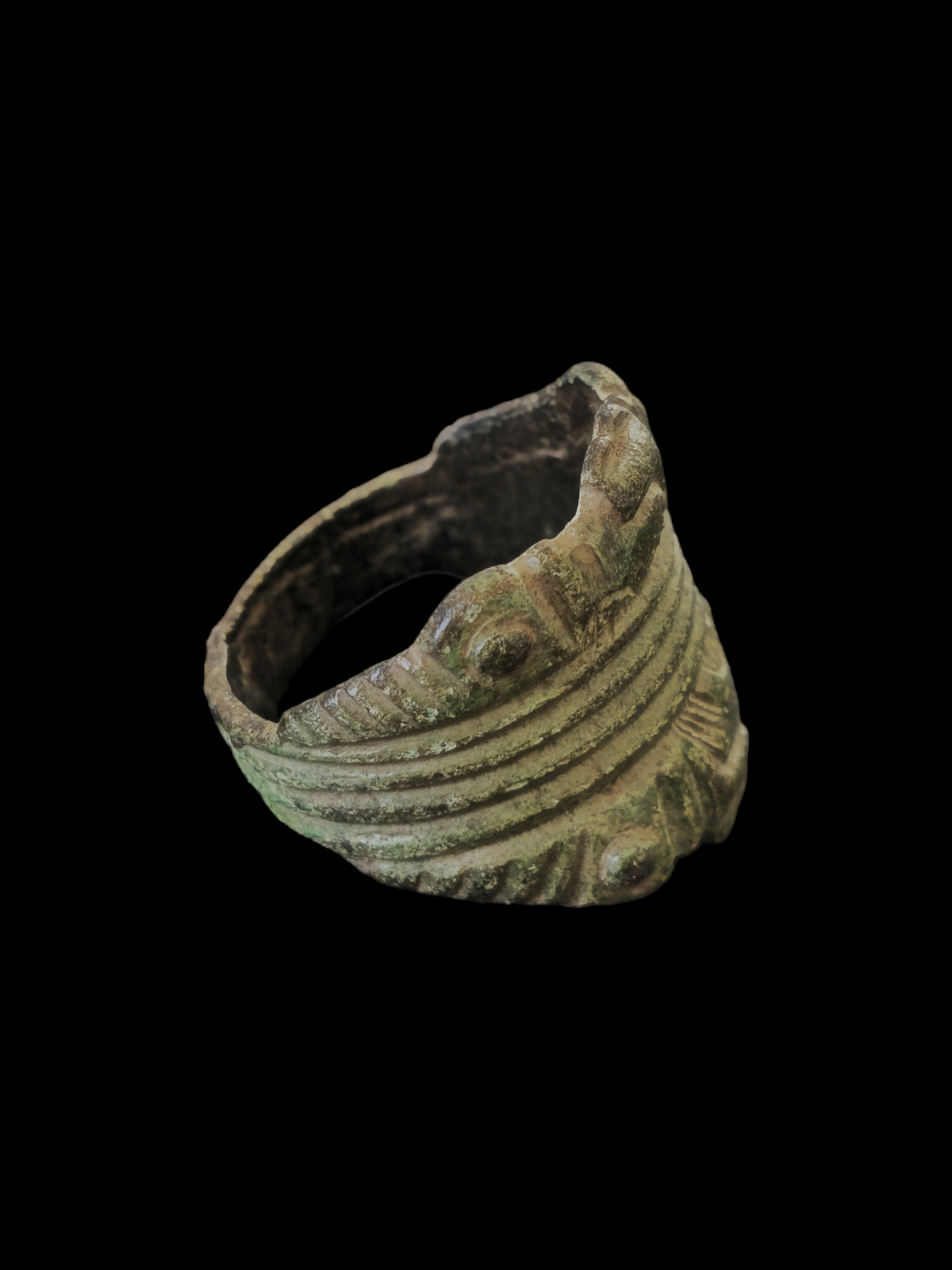 Viking period massive bronze ring - Image 3