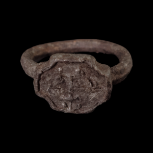 Byzantine lead-tin alloy signet ring