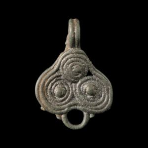Viking period white bronze pendant with triskelion