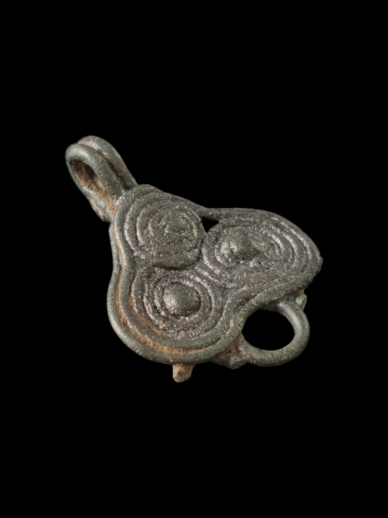 Viking period white bronze pendant with triskelion - Image 3