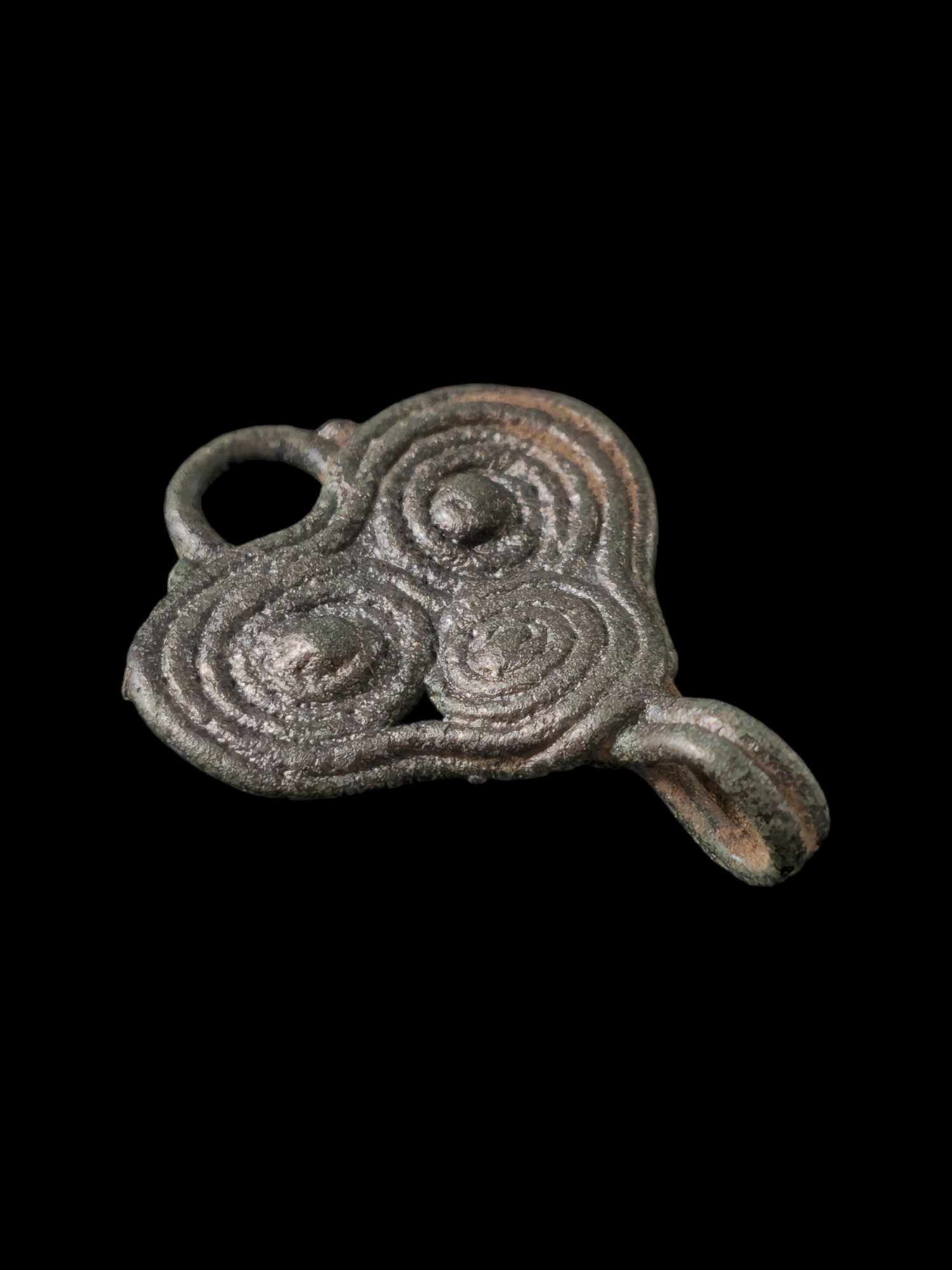 Viking period white bronze pendant with triskelion - Image 4