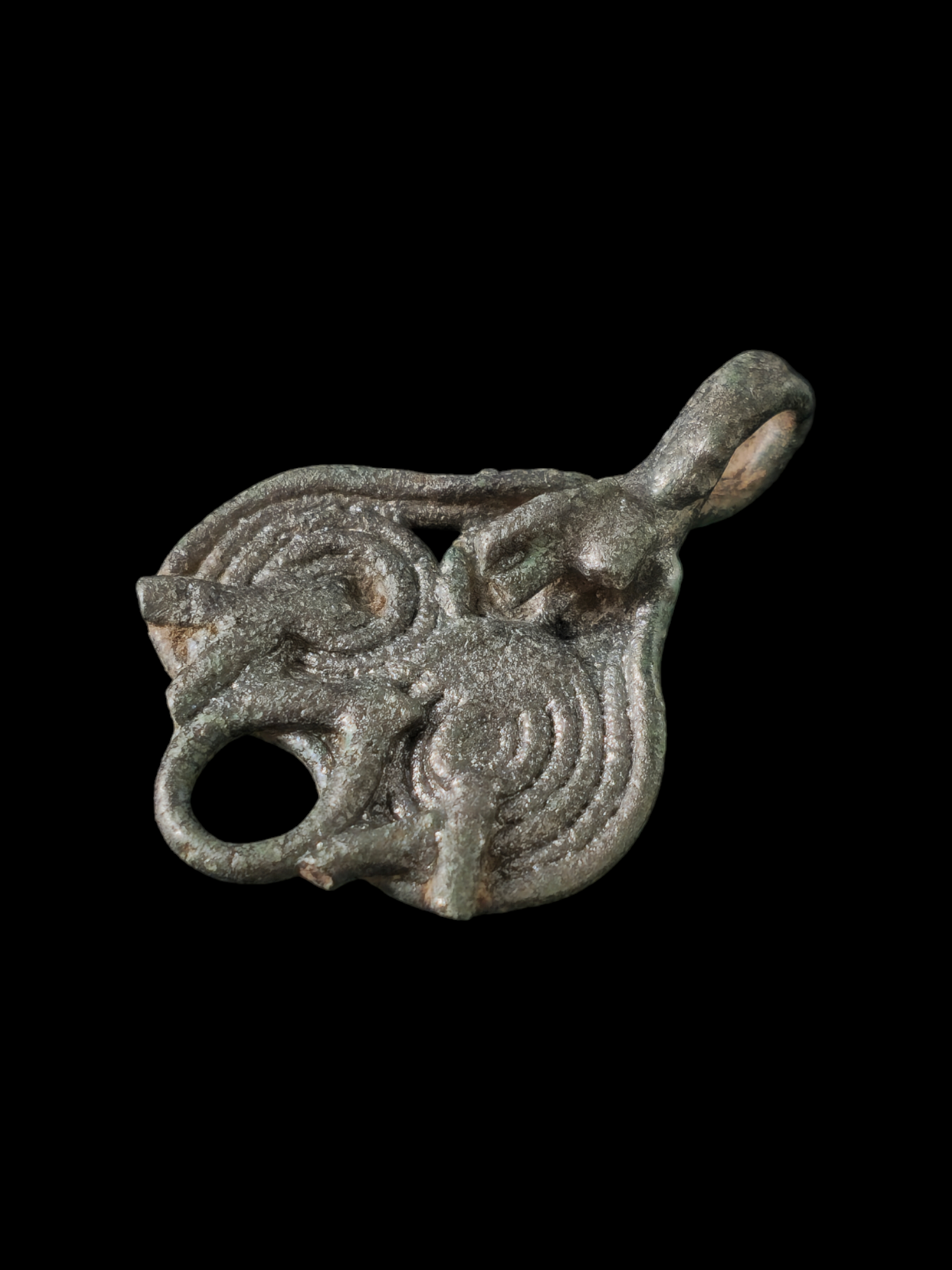 Viking period white bronze pendant with triskelion - Image 5